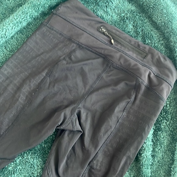 Lululemon Size 2 Leggings - RARE pattern - Picture 4 of 4